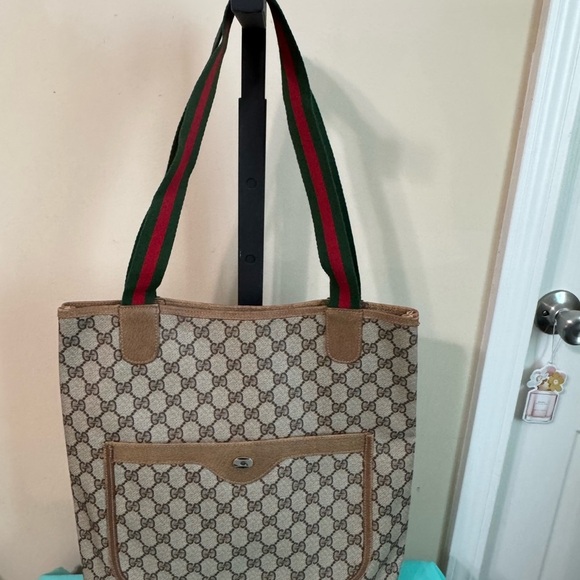Gucci Handbags - Gucci Sherry Line Anniversary Tote